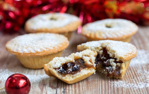mince pies poisonous to cats and dogs
